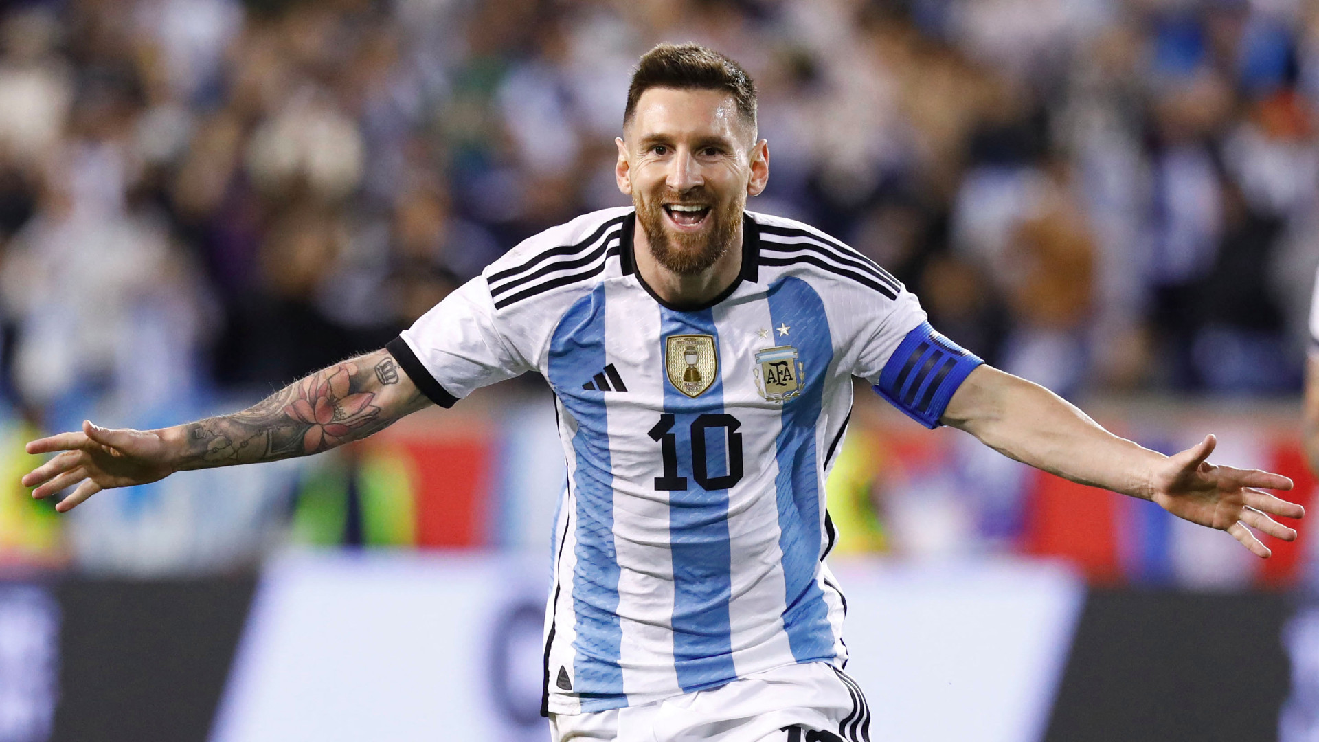 Messi vui mừng khi giúp Argentina hạ được Mexico
