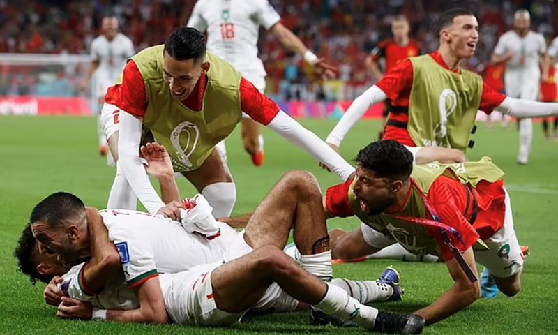 Thủ môn của Morocco 'mất tích' trong màn đấu với Bỉ gây thắc mắc lớn