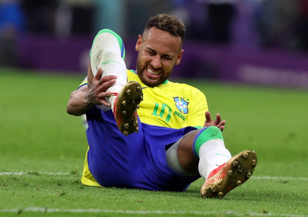 Neymar và cú chấn thương chấn động cộng đồng mạng