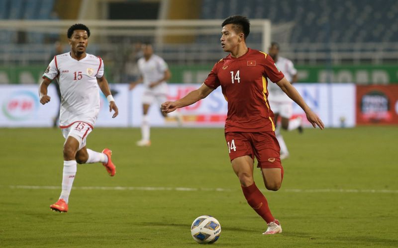 Nguyễn Thanh Bình ghi bàn thắng đẹp mắt vào lưới Nhật Bản