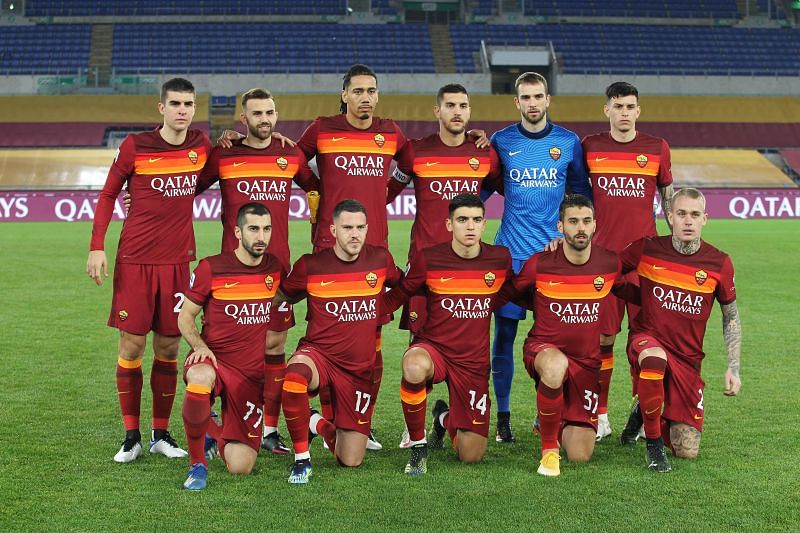 AS Roma trong đồng phục thi đấu quen thuộc