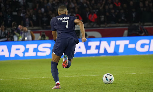 Mbappe cầm bóng chắc chắn ở trận gặp Auxerre