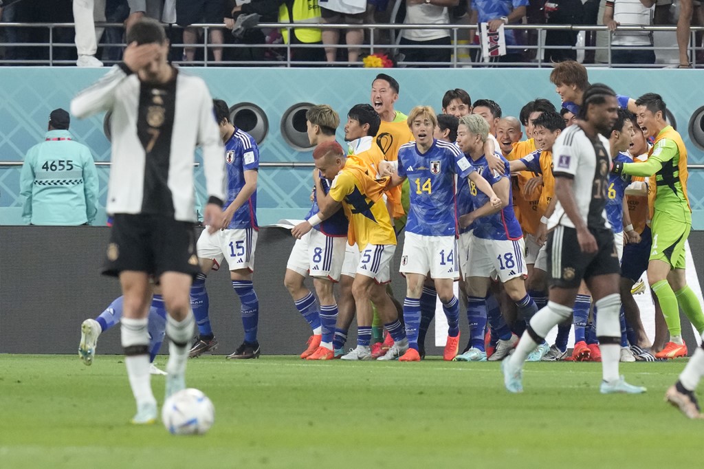 Lần đầu tiên Nhật Bản thủng lưới trước nhưng vẫn thắng
