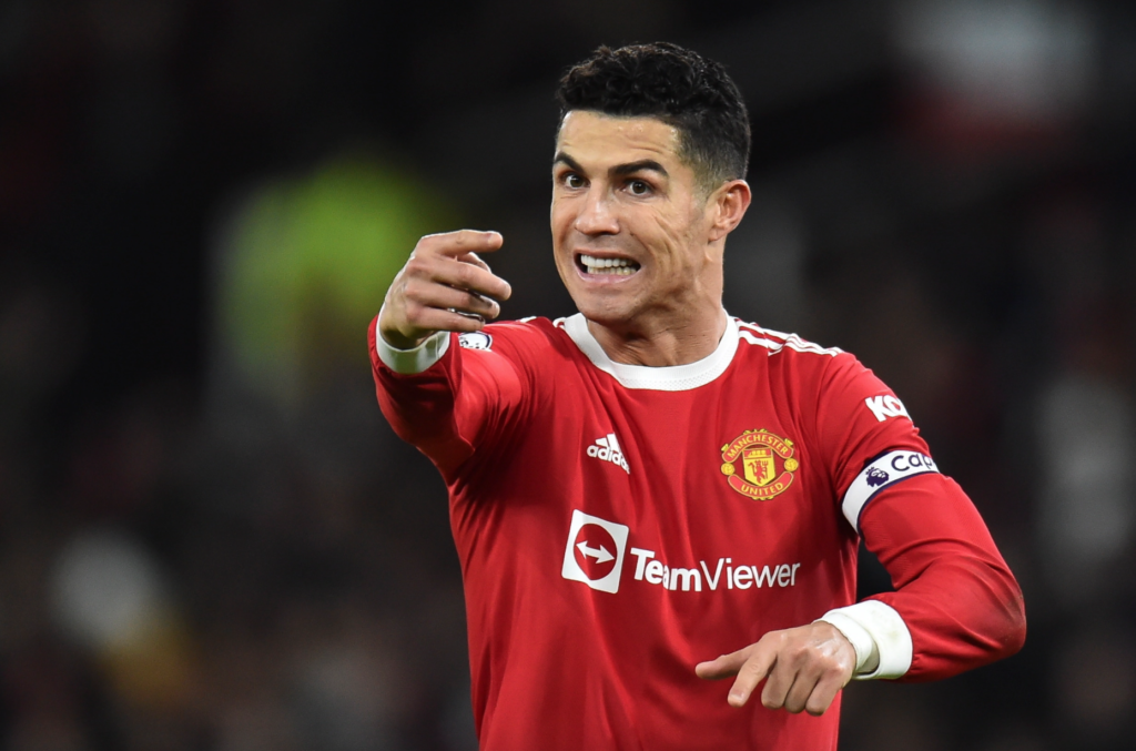 Ronaldo chỉ trích HLV và CLB để được giải thoát? 