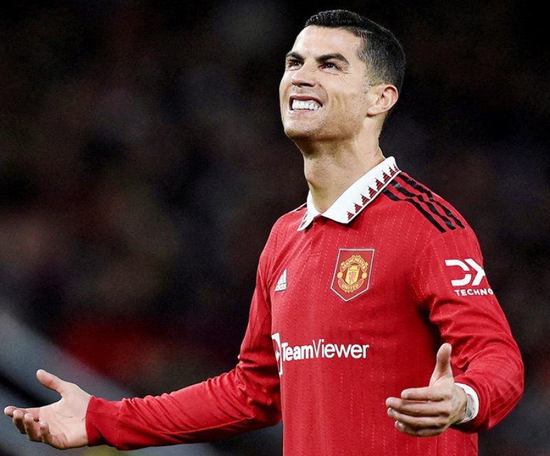 Ronaldo chấm dứt hợp đồng với MU