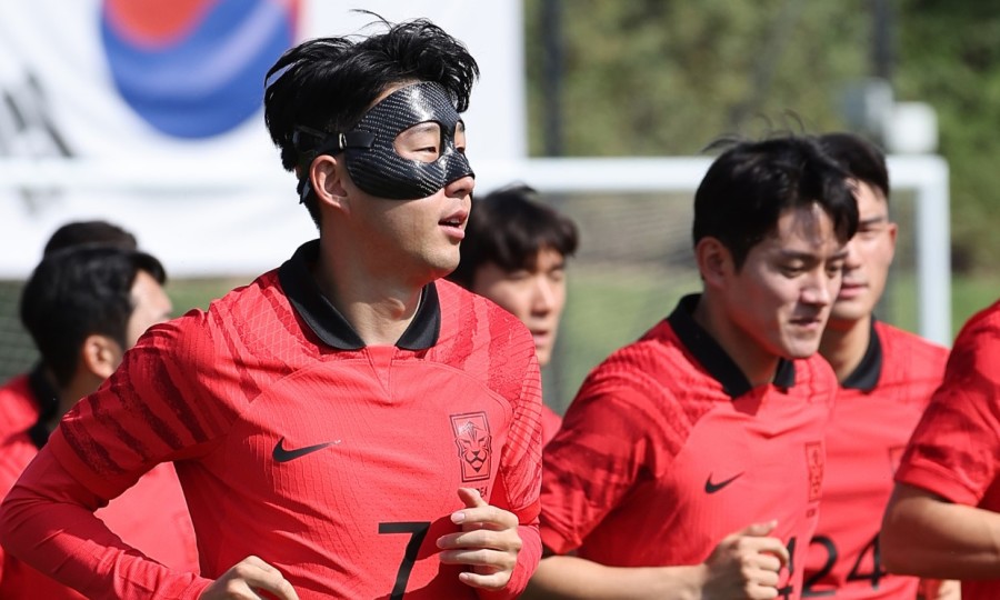  Son Heung Min khóc nức nở sau trận thua trước Ghana