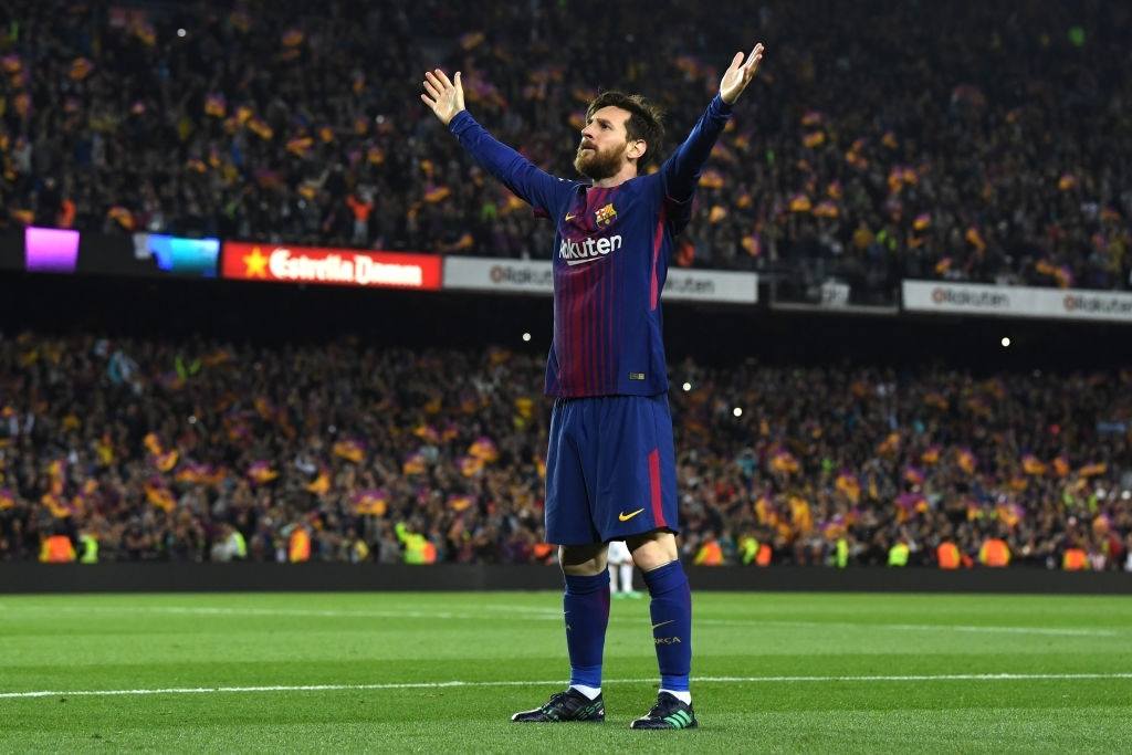 Messi thi đấu hết mình trong màu áo Barca.