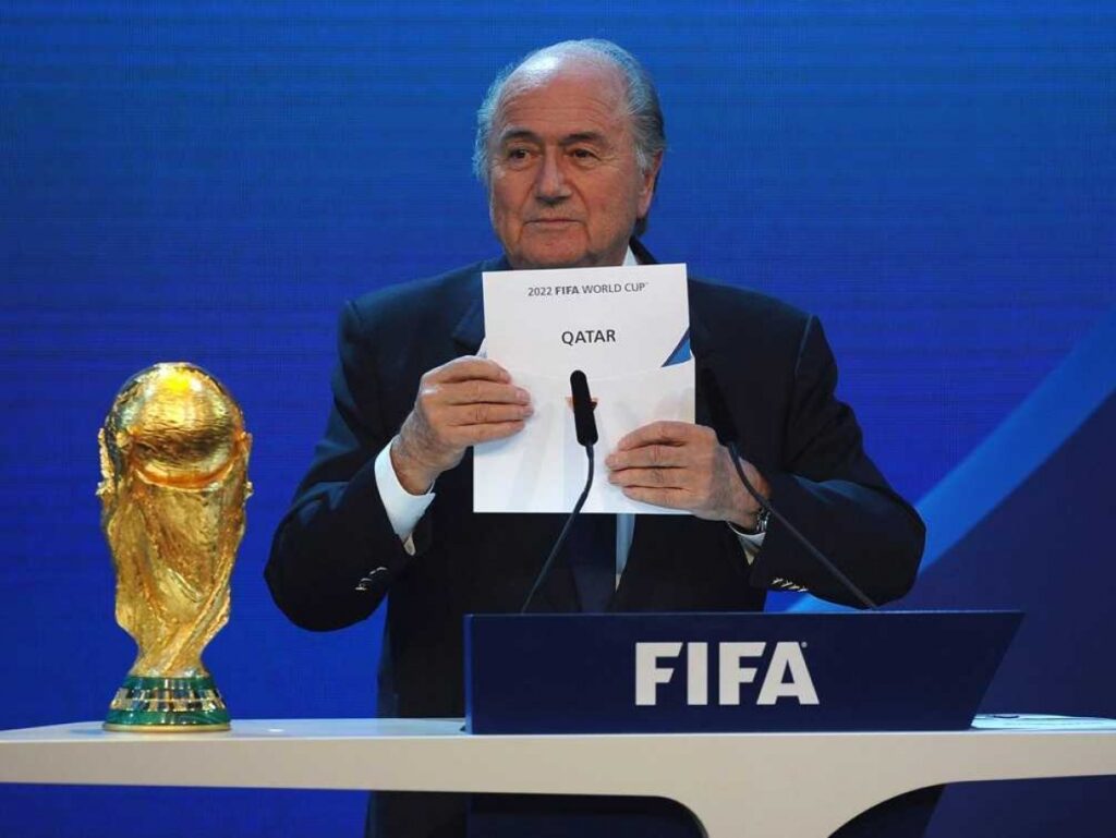 Qatar đăng cai World Cup 2022 dấy lên nhiều tranh luận