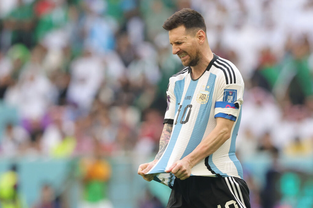 Kết thúc hiệp 1 với tỷ số 1-0 cho Argentina
