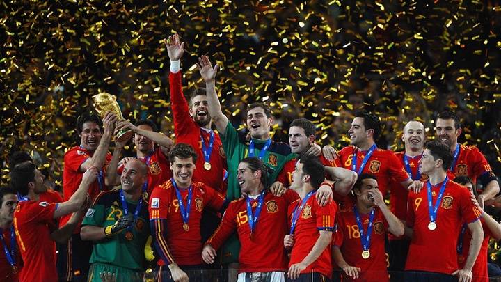 Bò tót Tây Ban Nha vô địch World Cup 2010.