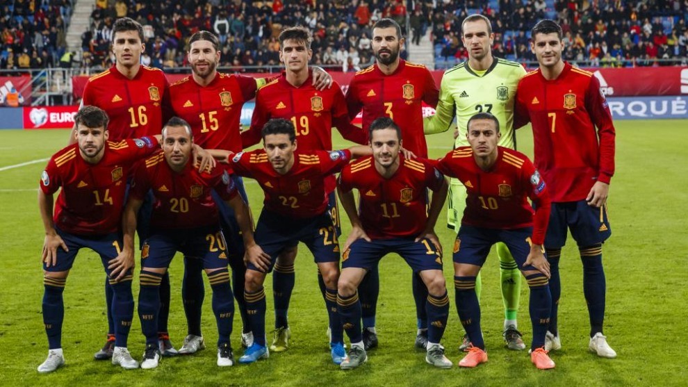 Áo thi đấu của đội tuyển Tây Ban Nha trong mùa giải World Cup 2022 tại Qatar