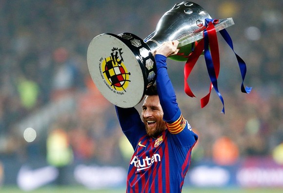 Thần đồng bóng đá Messi 10 lần vô địch La Liga.