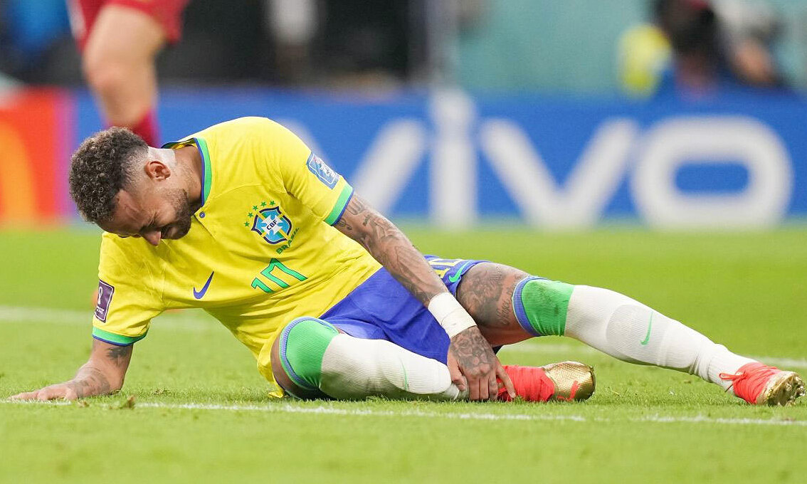 cầu thủ Neymar gặp chấn thương đau đớn