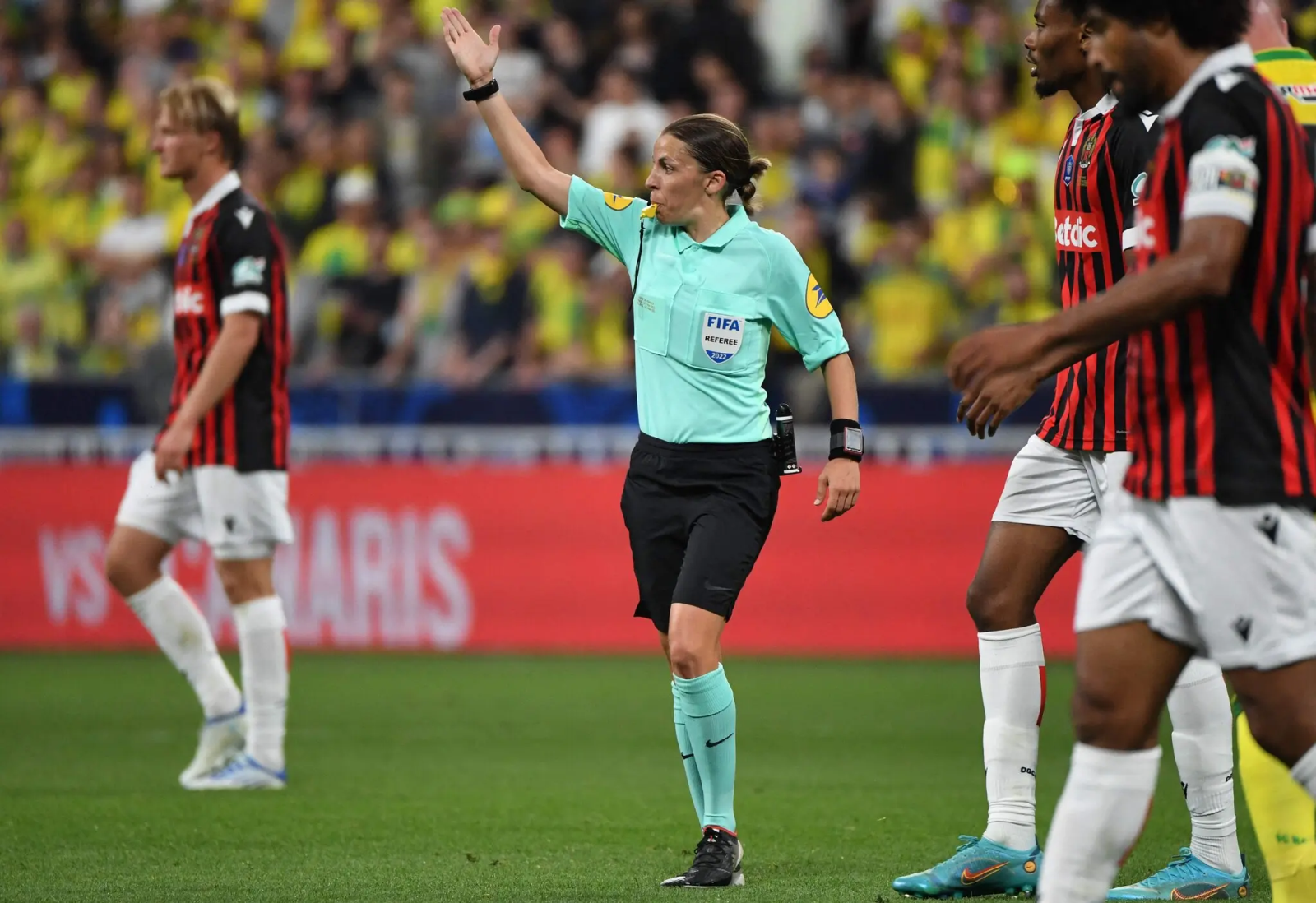 Lần đầu tiên trong lịch sử các kỳ World Cup trọng tài nữ sẽ cầm còi