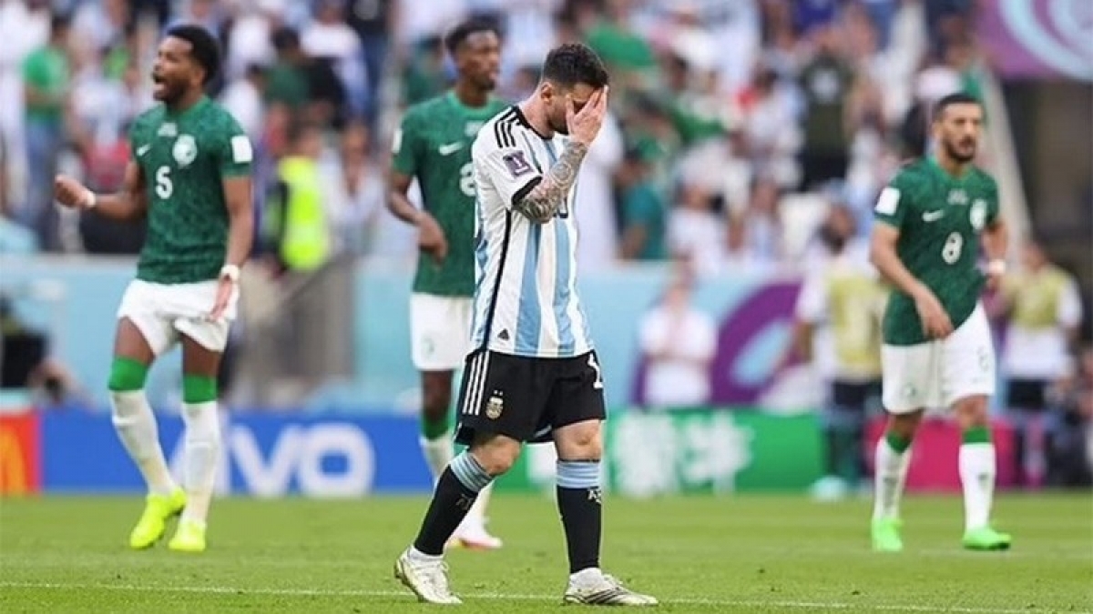 Công nghệ VAR từ chối pha ghi bàn của Messi trong trận thua trước Ả Rập Xê Út