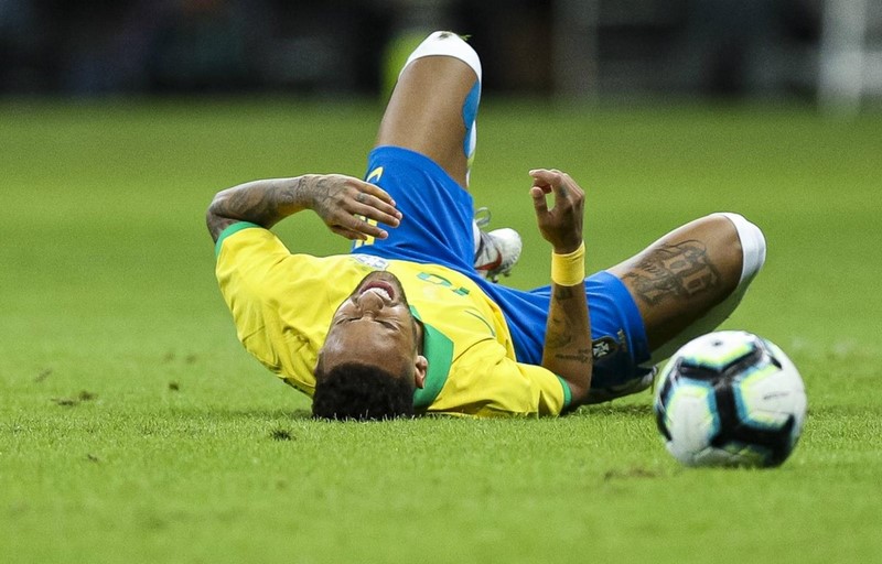 Ngay trận đầu ra quân World Cup 2022 Neymar đã gặp chấn thương 