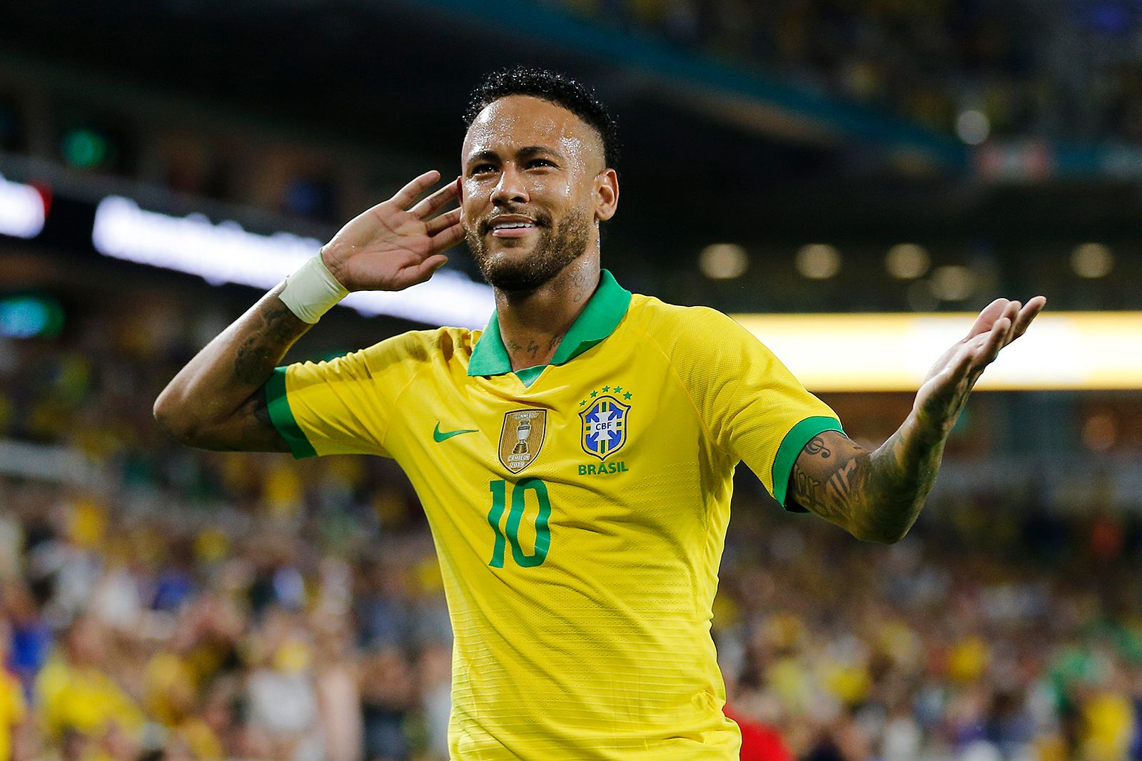Neymar là ngôi sao sáng của bóng đá Brazil