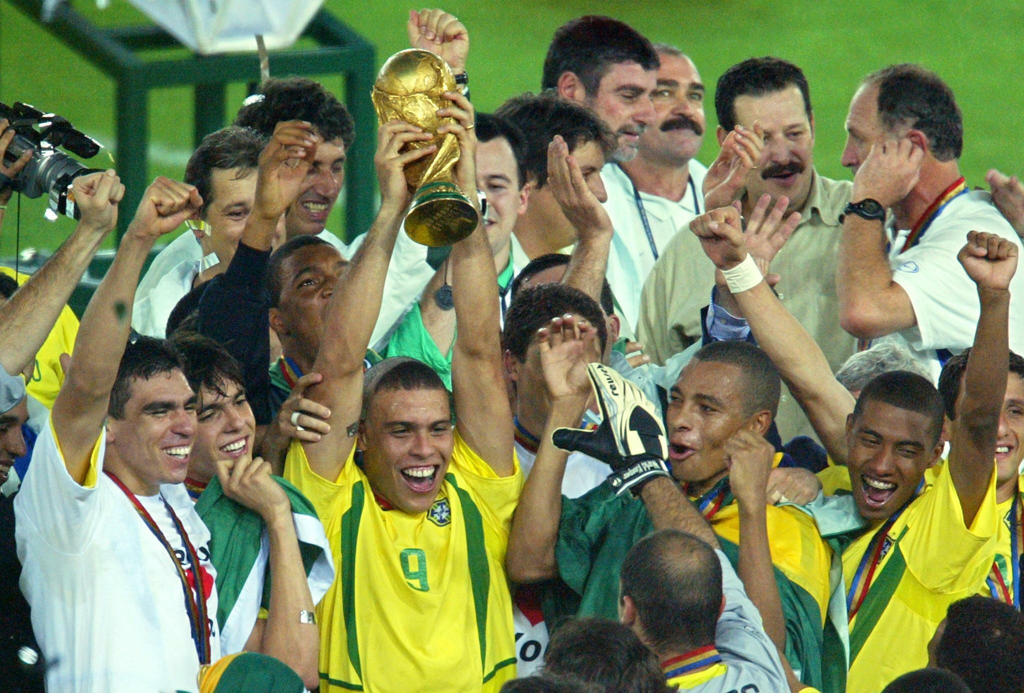 Brazil dẫn đầu trong top đội bóng vô địch World Cup nhiều lần nhất.