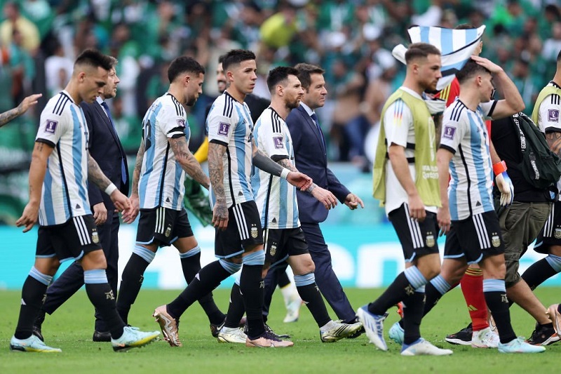 Tuyển Argentina thua trong tủi nhục ở trận đấu mở màn World Cup 2022