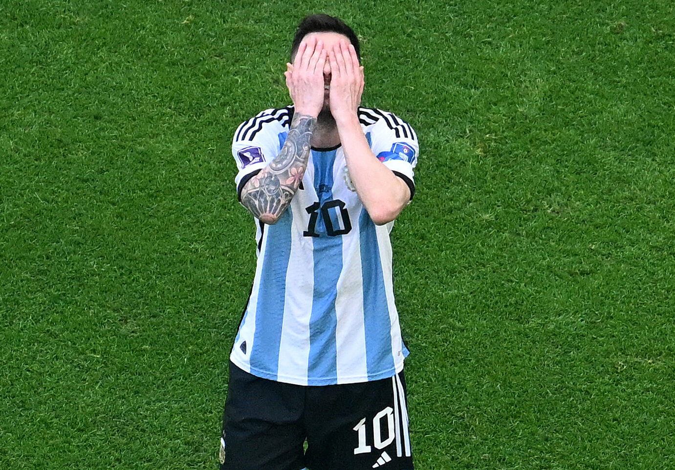 Hiệp 2 Argentina nhận 2 bàn thua trong 5 phút