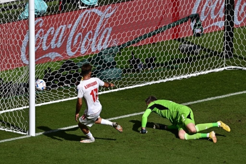 2 bàn thắng cách biệt của Iran vào phút bù giờ