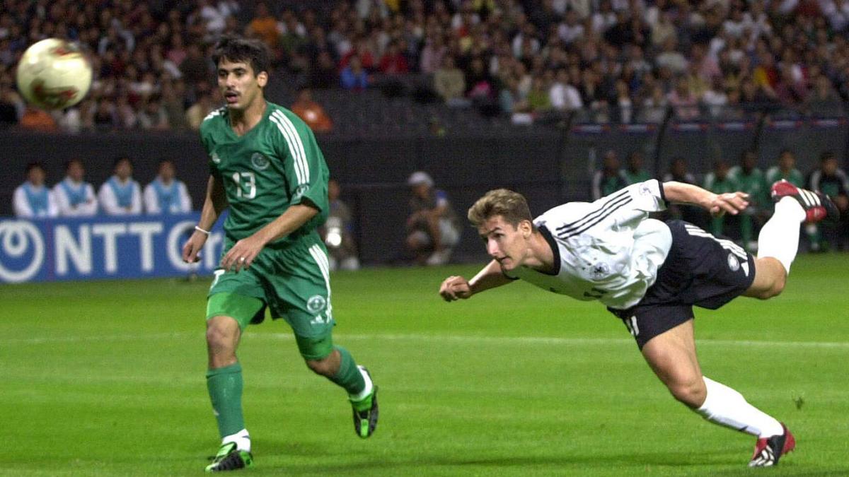 Đức vui mừng thắng 8-0 Saudi Arabia (2002)
