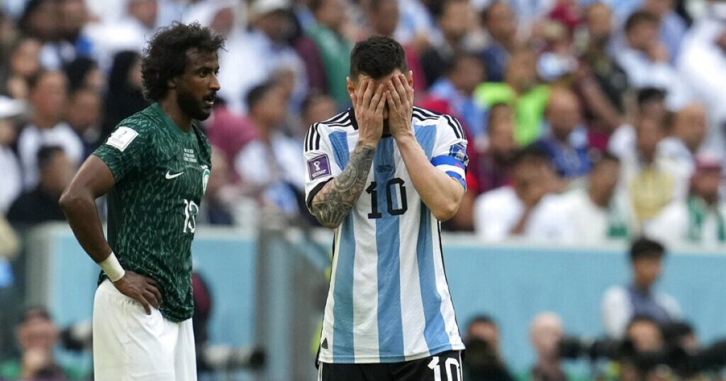 Messi chắc hẳn vô cùng hối hận về cú đá phạt phá tan ước mơ chiến thắng của Argentina 