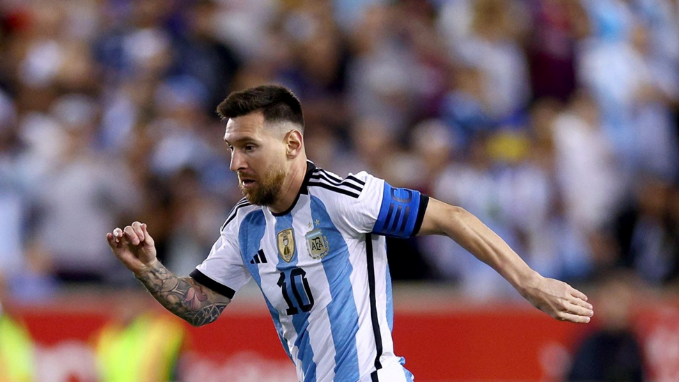 Huyền thoại nền bóng đá thế giới Lionel Messi 