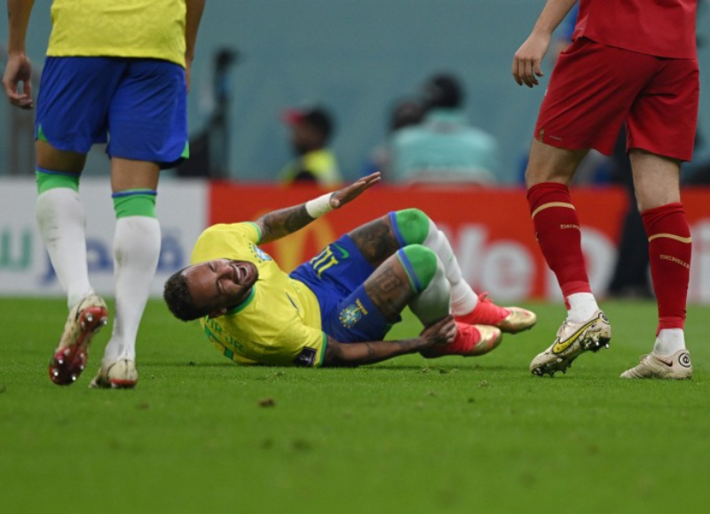 Neymar bị chấn thương sẽ phải nghỉ hết vòng bảng