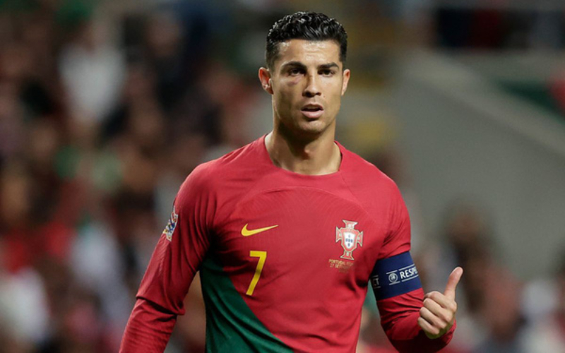 Ronaldo bị MU chỉ trích và giải trừ hợp đồng