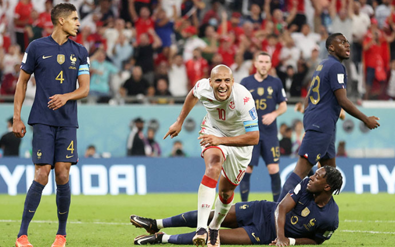 Các cầu thủ Tunisia phản công ghi bàn với một đội hình hai thiếu đẳng cấp của Pháp