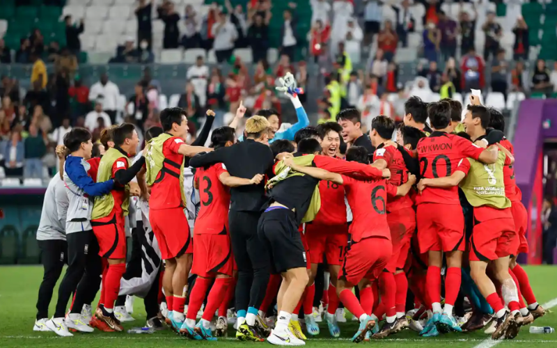Hàn Quốc có một trận đấu cực kỳ cảm xúc để lách qua khe cửa hẹp đến với vòng 16 đội