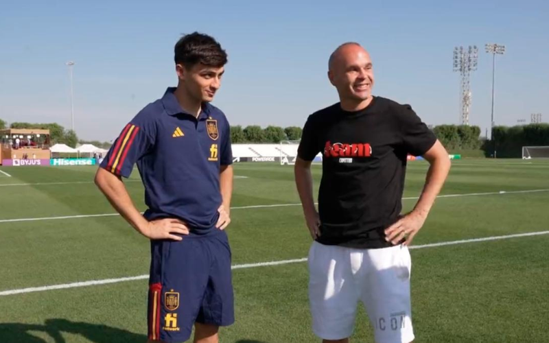 Huyền thoại bóng đá Tây Ban Nha - Iniesta dành rất nhiều sự động viên cho Pedri