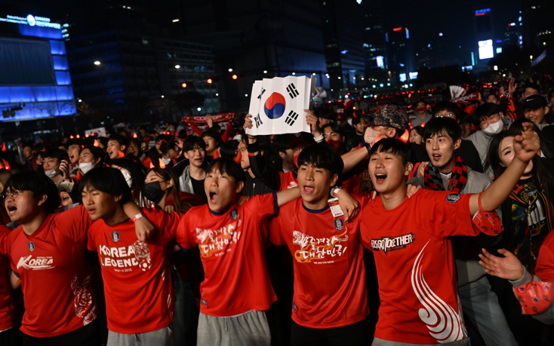 Người dân Hàn Quốc ăn mừng chiến tích lịch sử của đội tuyển tại quảng trường