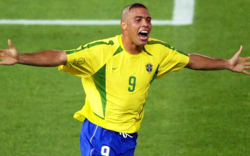 Người ngoài hành tinh Ronaldo De Lima là một trong những số 9 vĩ đại nhất Brazil