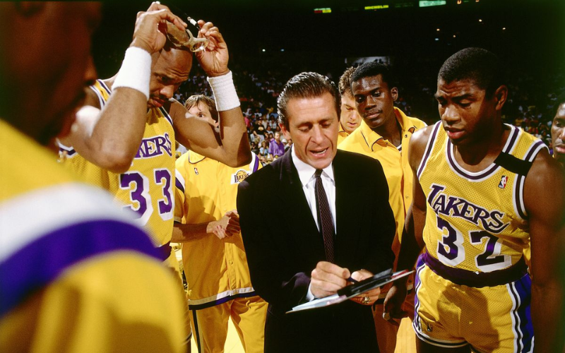 Pat Riley đã giúp Lakers vô địch nhiều năm liên tiếp tại NBA với triết lí giúp những tuyển thủ không bị ngủ quên trên chiến thắng