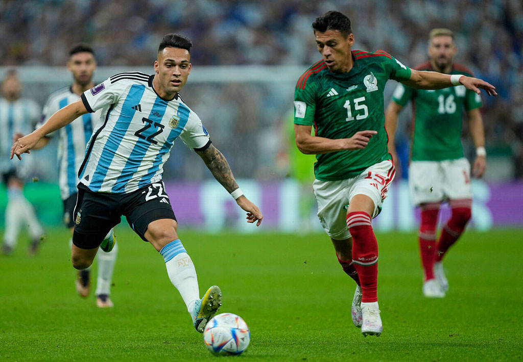 Argentina tiếp tục tấn công không ngừng nhằm tìm kiếm bàn thắng thứ 2.