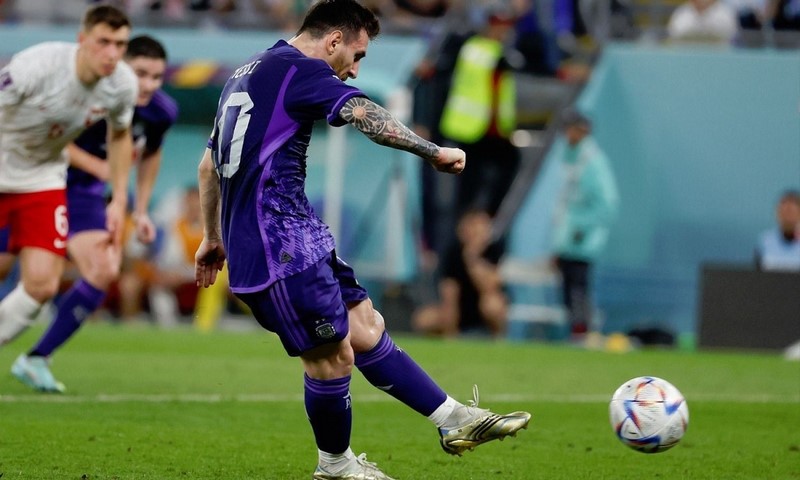 Tuyển thủ Messi hỏng phạt đền trong trận gặp Ba Lan