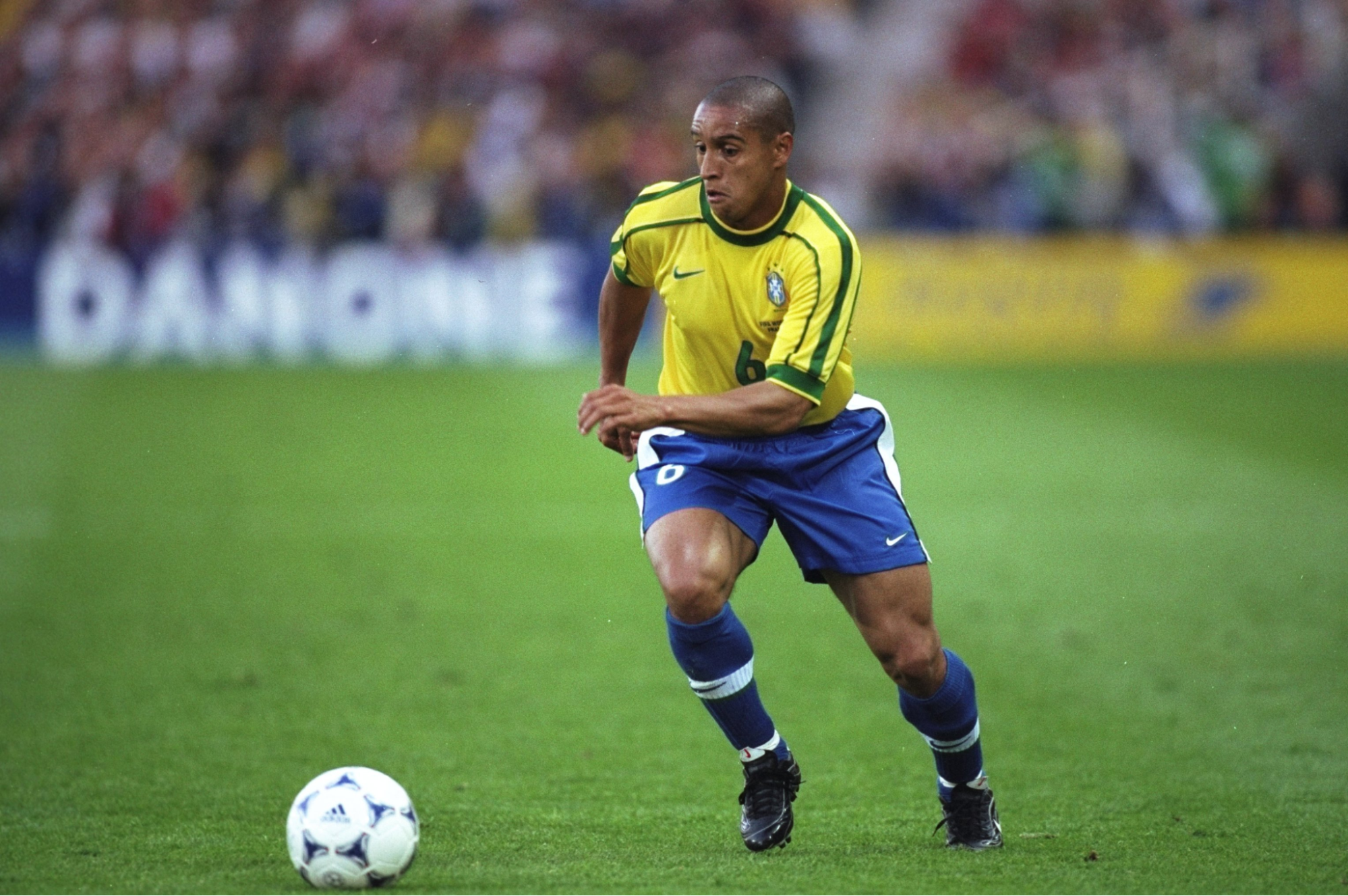 Hình ảnh của Roberto Carlos khi còn thi đấu cho Brazil 
