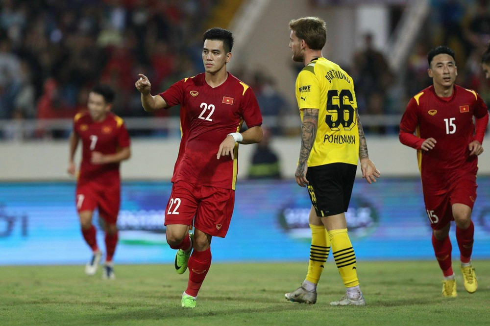 ĐT Việt Nam thắng với tỉ số 2-1 
