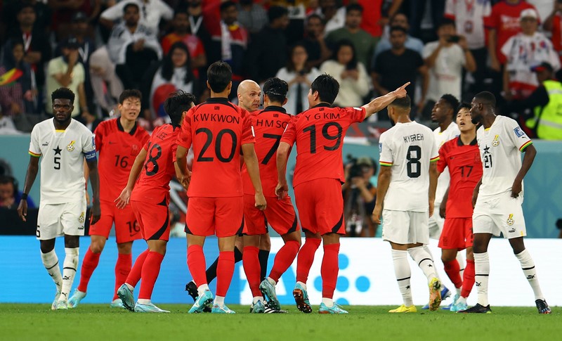 Hàn Quốc đặt được một chân vào vòng sau World Cup 2022