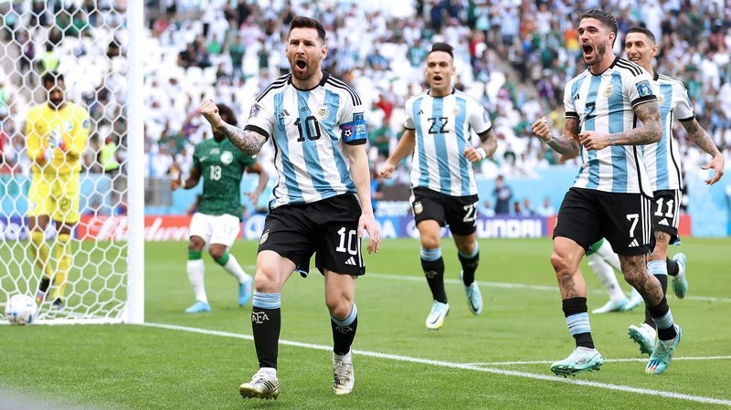 Enzo Fernandez cùng đàn anh Messi giải cứu Argentina 