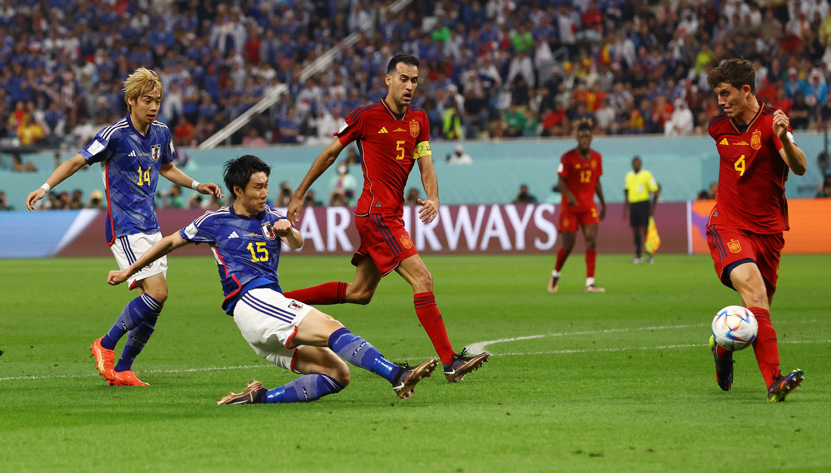 Bàn thắng thứ 2 của Nhật Bản trước Tây Ban Nha gây nhiều tranh cãiBàn thắng thứ 2 của Nhật Bản trước Tây Ban Nha gây nhiều tranh cãi