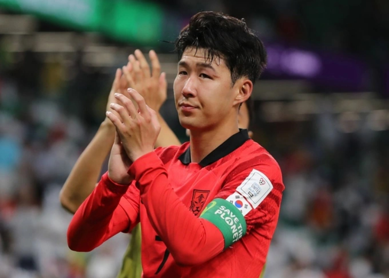 Son Heung Min gửi lời xin lỗi tới cổ động viên Hàn Quốc sau trận thua