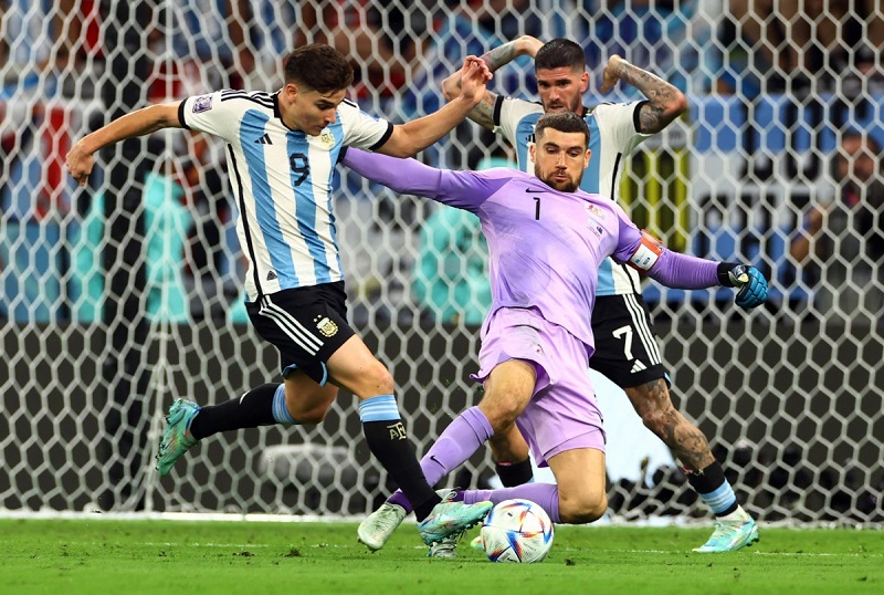 Argentina thắng Australia với tỷ số nguy hiểm 2 - 1