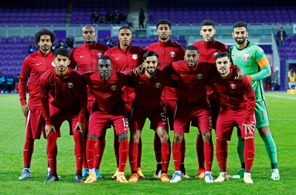 Chủ nhà Qatar là đội tuyển rời World Cup đầu tiên 