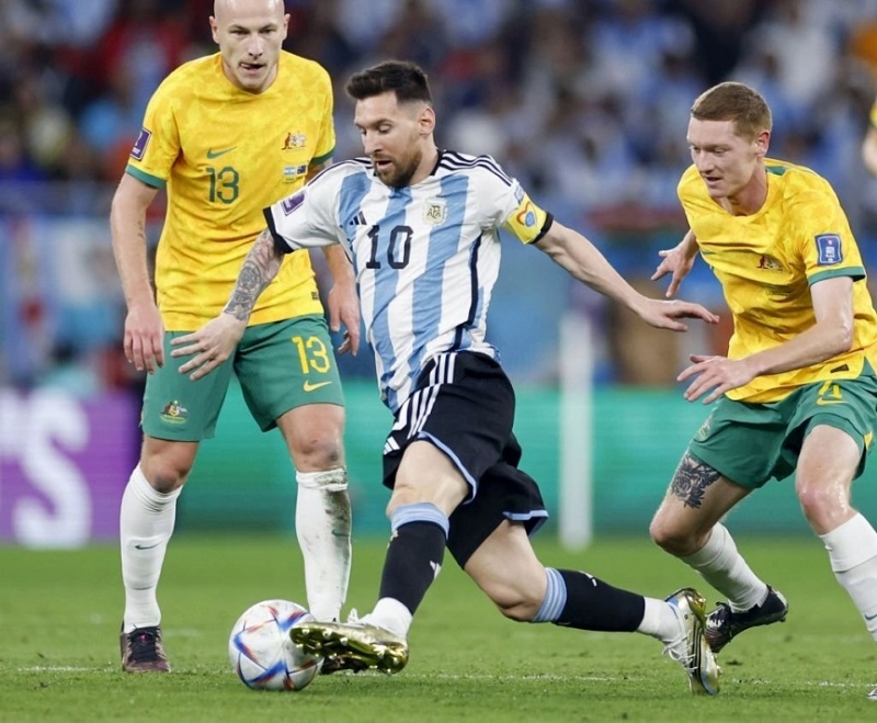 Messi đã có màn trình diễn siêu đẳng trong trận gặp Australia để giúp Argentina giành vé thẳng tiến Tứ kết World Cup 2022