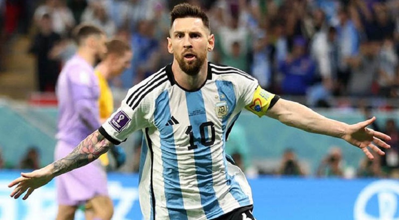 Hình ảnh Messi tận hưởng niềm vui sau chiến thắng nhưng lại vắng mặt trong buổi ăn mừng