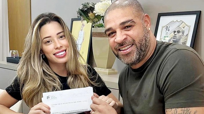 Adriano và Micaele Mesquita mới đăng ký kết hôn hồi tháng 11 và dự định lễ cưới sẽ tổ chức vào tháng này