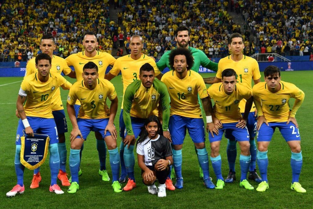 Brazil “tung” hết cầu thủ ra sân